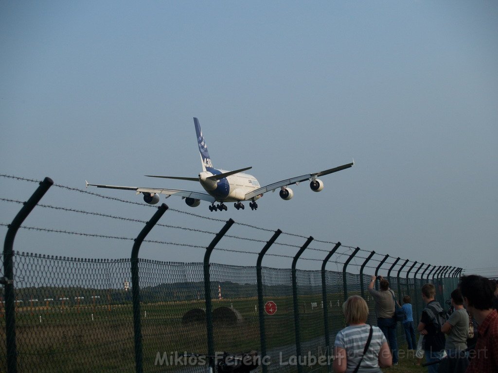 Warten auf den Airbus 380 Koeln Bonn P300.JPG